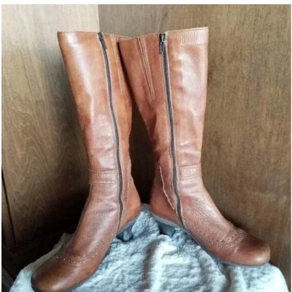 La CANADIENNE Tan Leather Heeled Boots - Picture 6 of 12